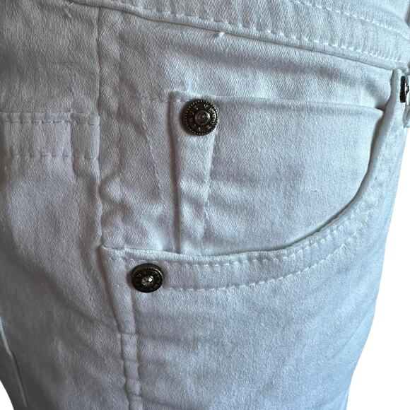 Womens Shorts Size 10 White Bermuda Casual Resort Wear - Picture 2 of 6